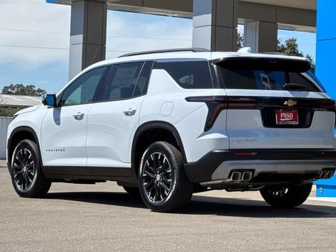 New 2026 Chevrolet Traverse LT w/ Sun and Wheel Package FWD image 9