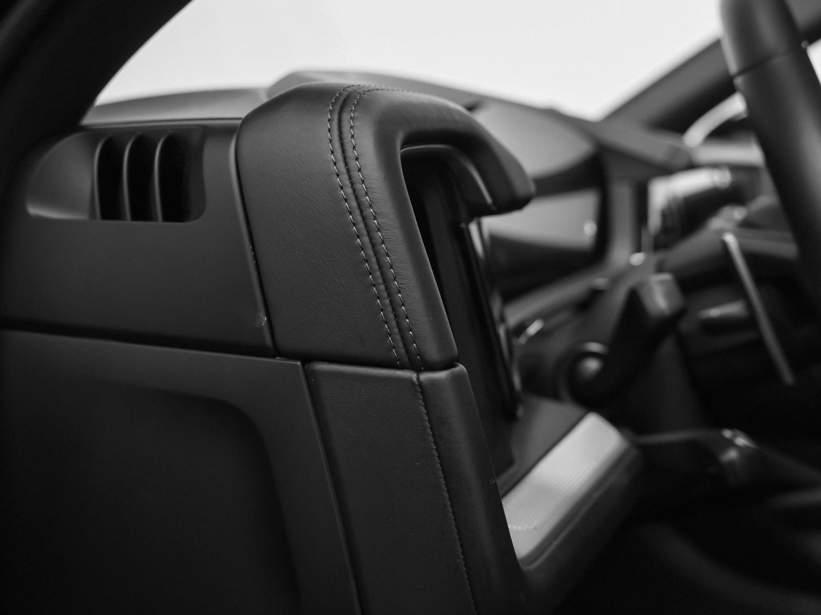 Certified 2025 Porsche Cayenne E-Hybrid AWD/4WD image 32