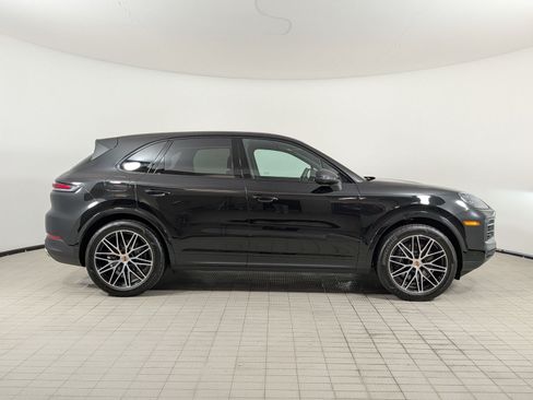 Certified 2025 Porsche Cayenne AWD/4WD image 8