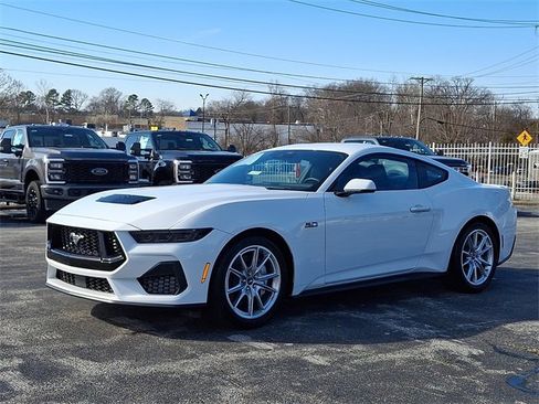 Used 2025 Ford Mustang GT Premium image 3
