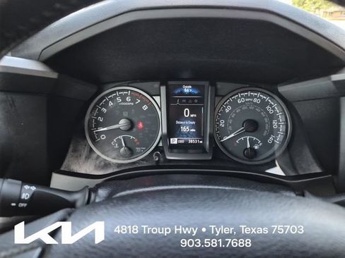Used 2022 Toyota Tacoma TRD Off-Road AWD/4WD image 32