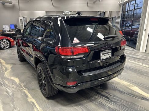 Used 2018 Jeep Grand Cherokee Altitude image 32