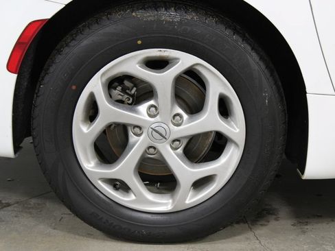 Used 2022 Chrysler Pacifica Limited FWD image 14