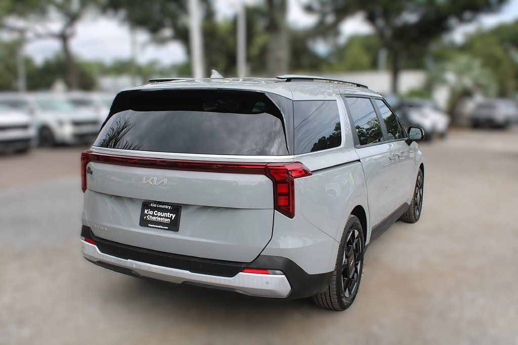 Certified 2025 Kia Carnival EX FWD image 10