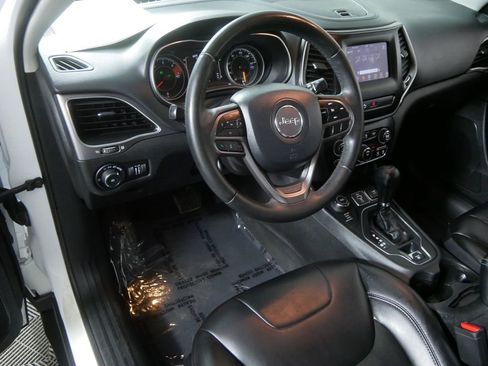 Used 2020 Jeep Cherokee Latitude Plus AWD/4WD image 13