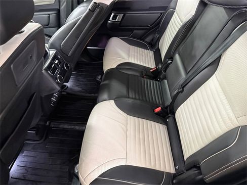 Used 2023 Land Rover Discovery Metropolitan Edition image 13
