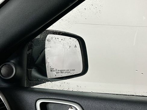 Used 2019 Jeep Grand Cherokee Laredo image 24