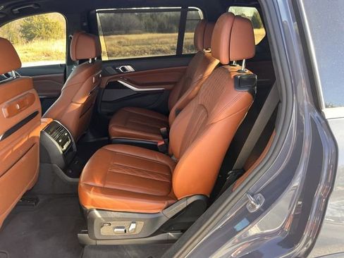 Used 2023 BMW X7 xDrive40i w/ Executive Package image 29