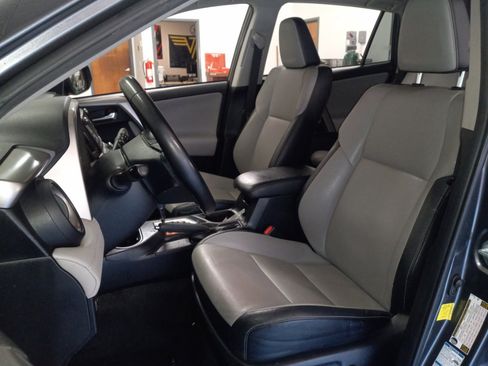 Used 2016 Toyota RAV4 Limited image 18