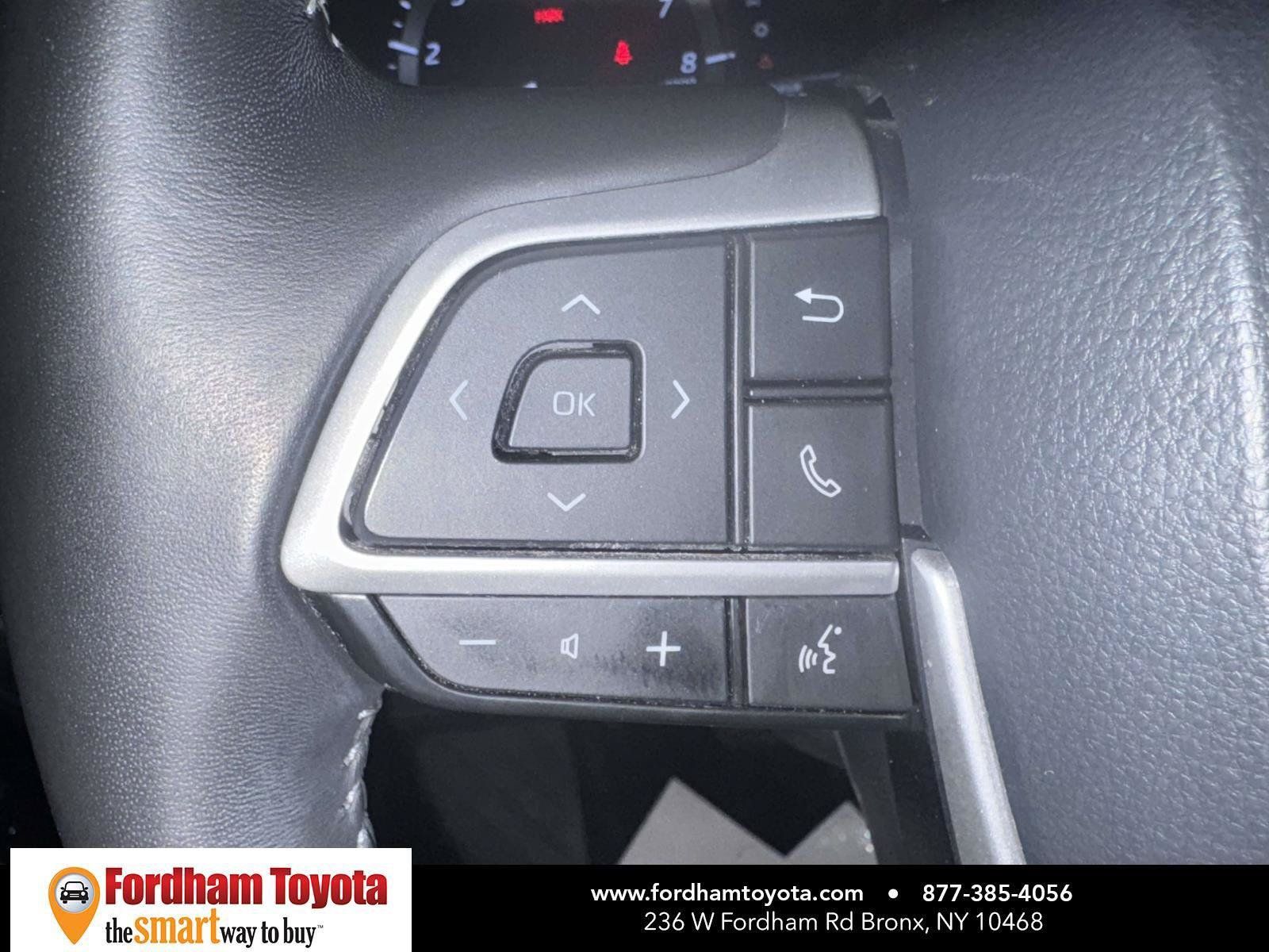 Used 2023 Toyota Highlander LE AWD/4WD image 20