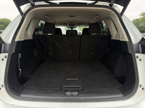 Used 2025 Nissan Rogue SV FWD image 28