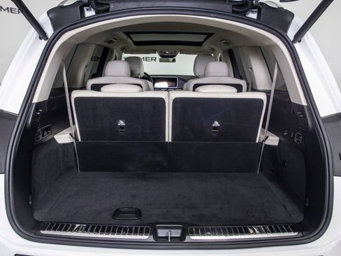 Used 2024 Mercedes-Benz GLS 450 4MATIC image 9