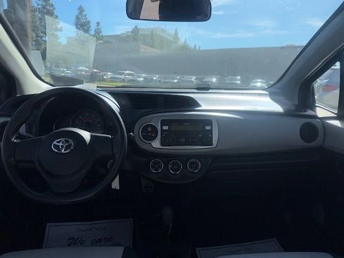 Used 2012 Toyota Yaris L image 6