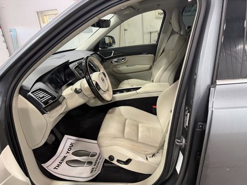 Used 2018 Volvo XC90 T6 Momentum w/ Convenience Package image 9