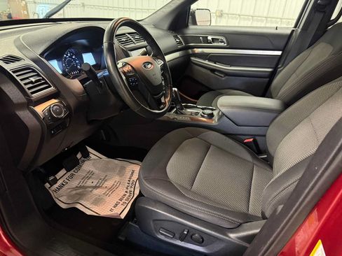 Used 2019 Ford Explorer XLT w/ Equipment Group 201A AWD/4WD image 18