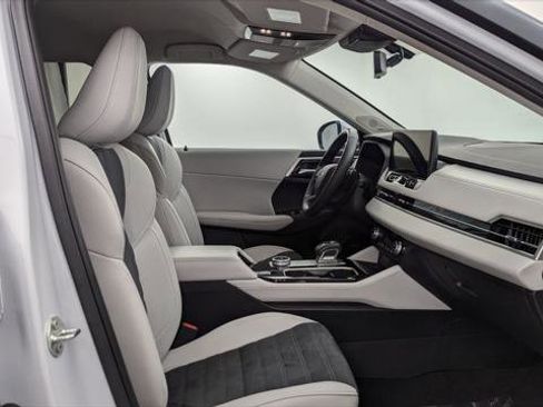Used 2025 Mitsubishi Outlander SE image 19