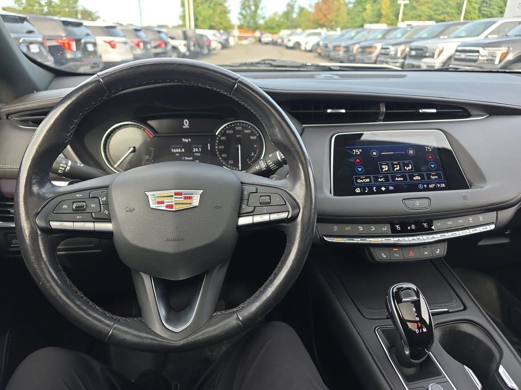 Used 2021 Cadillac XT4 Luxury w/ Cold Weather Package AWD/4WD image 23