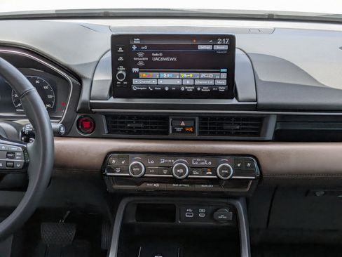 Used 2025 Honda Pilot Elite image 17