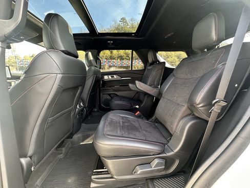 Used 2025 Ford Explorer ST image 24