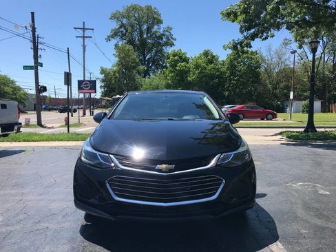 Used 2017 Chevrolet Cruze LT w/ Convenience Package FWD image 3