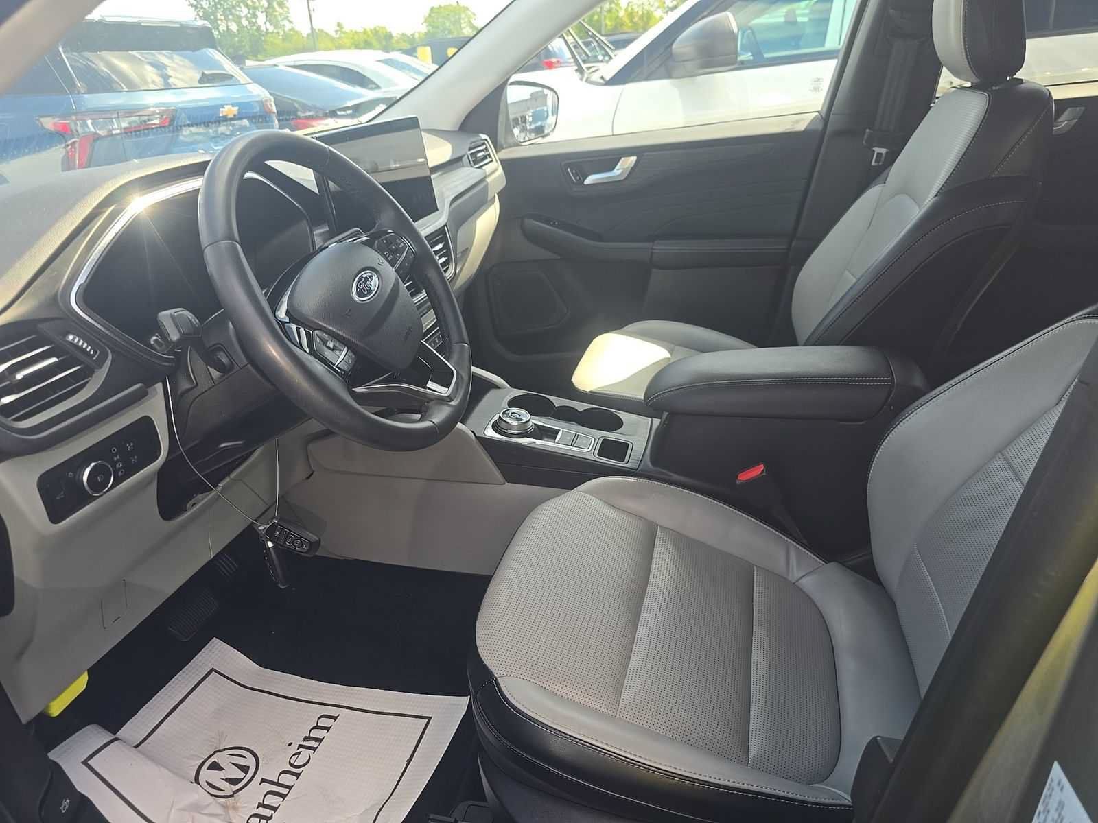 Used 2023 Ford Escape Platinum AWD/4WD image 7
