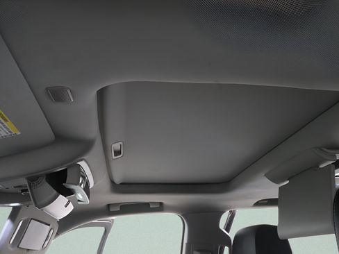 Used 2018 Chevrolet Suburban Premier AWD/4WD image 21