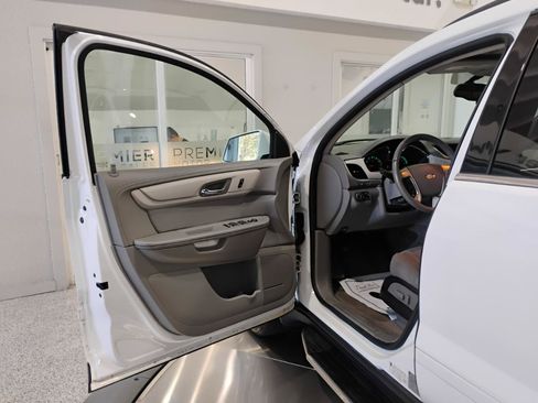 Used 2017 Chevrolet Traverse LT FWD image 33