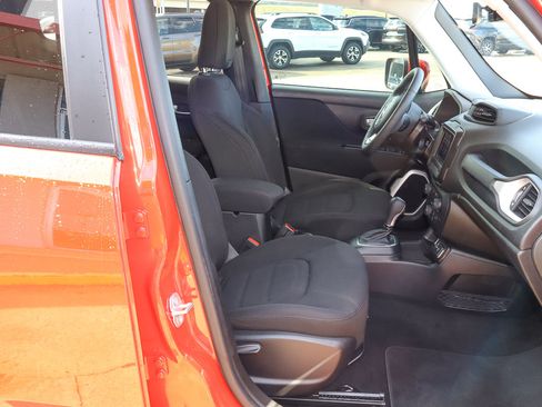 Used 2019 Jeep Renegade Latitude image 23