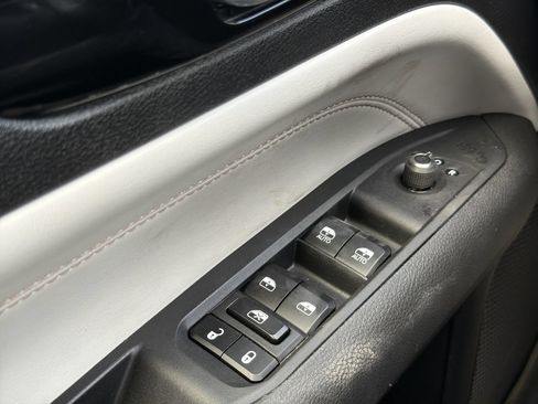Used 2025 Jeep Compass Limited AWD/4WD image 10