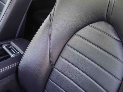 Used 2023 Toyota Highlander XLE FWD image 31