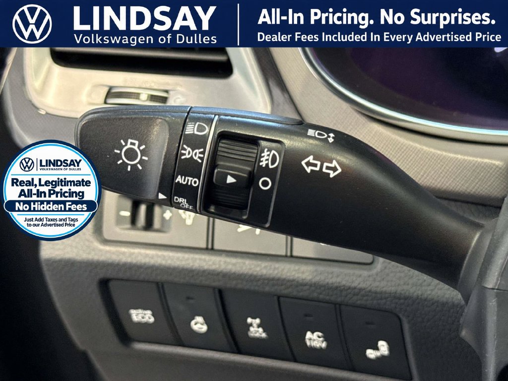 Used 2016 Hyundai Santa Fe SE w/ Option Group 03 AWD/4WD image 24