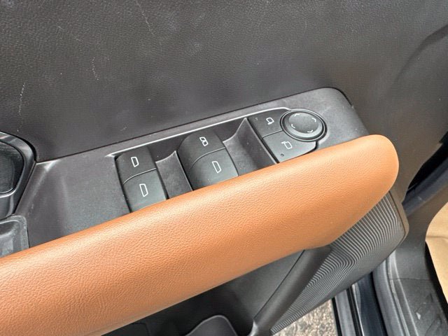 Used 2023 GMC Canyon AT4 w/ Canyon Safety Plus Package AWD/4WD image 9