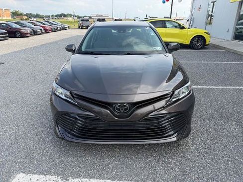 Used 2020 Toyota Camry LE FWD image 3