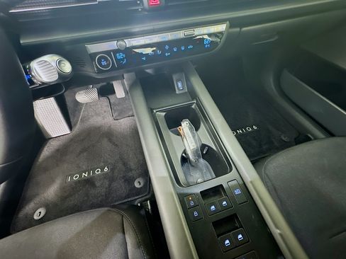 Used 2024 Hyundai Ioniq 6 SE RWD image 22