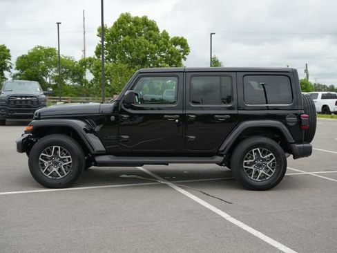 New 2026 Jeep Wrangler Unlimited Sahara AWD/4WD image 4