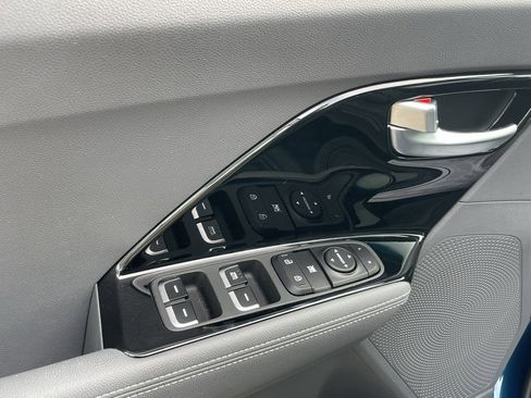 Used 2020 Kia Niro LXS image 11
