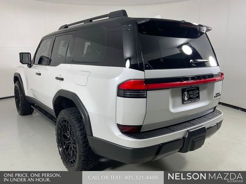 Used 2024 Lexus GX 550 AWD/4WD image 9