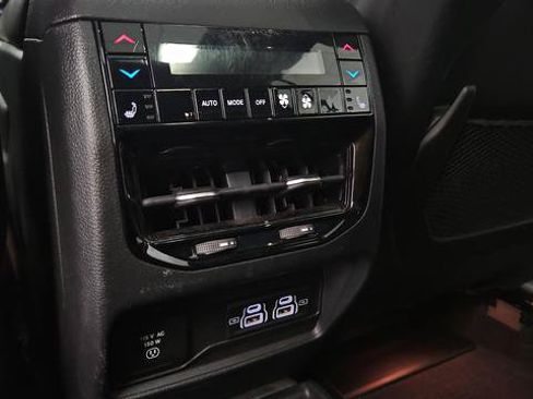 Used 2022 Jeep Grand Cherokee L Overland w/ Luxury Tech Group IV AWD/4WD image 31