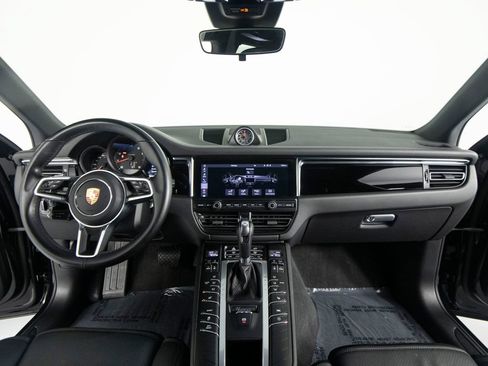 Certified 2020 Porsche Macan AWD/4WD image 33