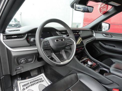Used 2024 Jeep Grand Cherokee L Limited w/ Luxury Tech Group II AWD/4WD image 11