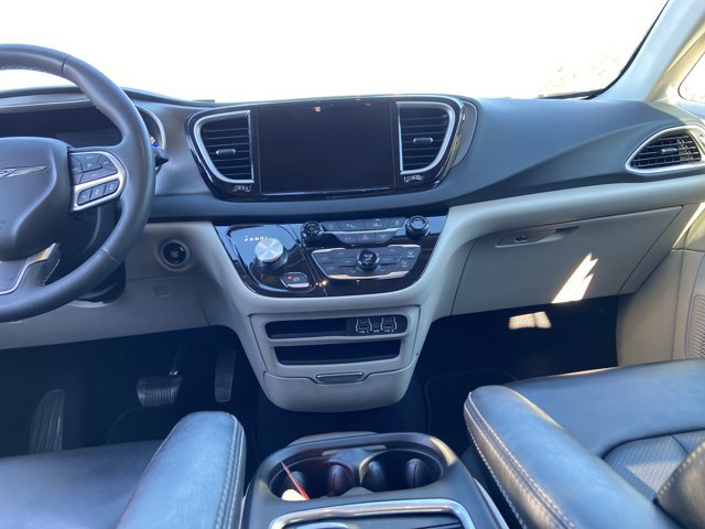 Used 2023 Chrysler Pacifica Touring-L FWD image 15