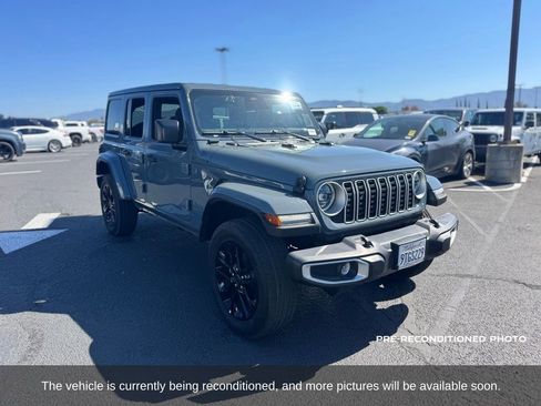 Used 2025 Jeep Wrangler Unlimited Sahara w/ Safety Group AWD/4WD image 8