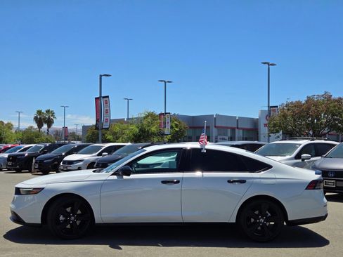 Used 2025 Honda Accord Sport image 4