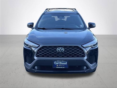 Used 2024 Toyota Corolla Cross XLE image 3