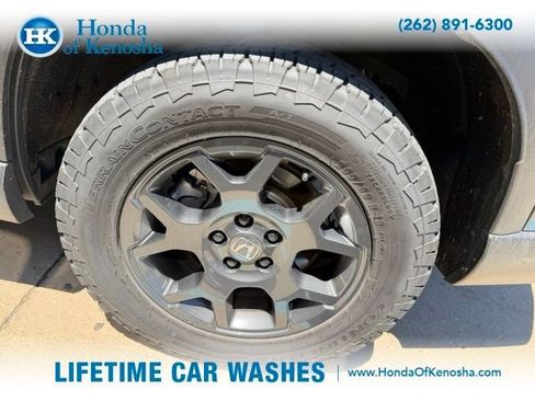 Used 2025 Honda Pilot TrailSport image 3