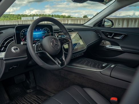 Certified 2025 Mercedes-Benz E 350 4MATIC Sedan image 23