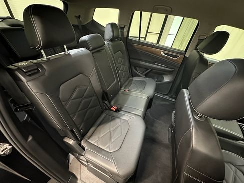 Used 2025 Volkswagen Atlas SE image 20
