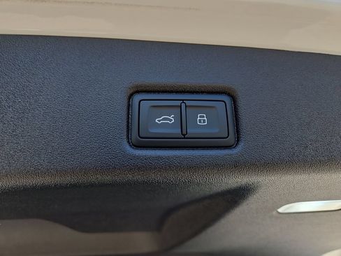 Certified 2025 Audi Q5 Premium w/ Convenience Package AWD/4WD image 34