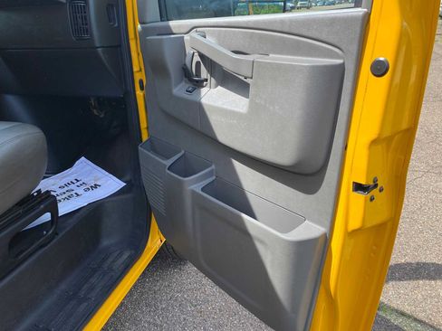 Used 2021 GMC Savana 3500 Extended w/ Power Convenience Package RWD image 20