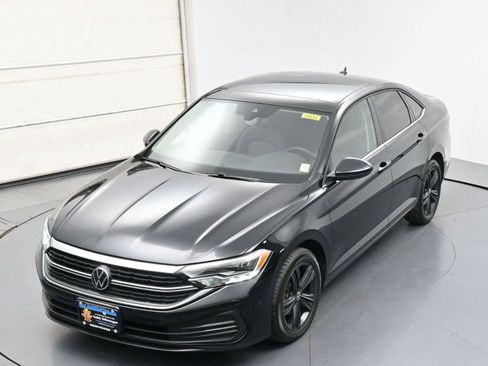 Certified 2024 Volkswagen Jetta SE w/ Panoramic Sunroof Package FWD image 32